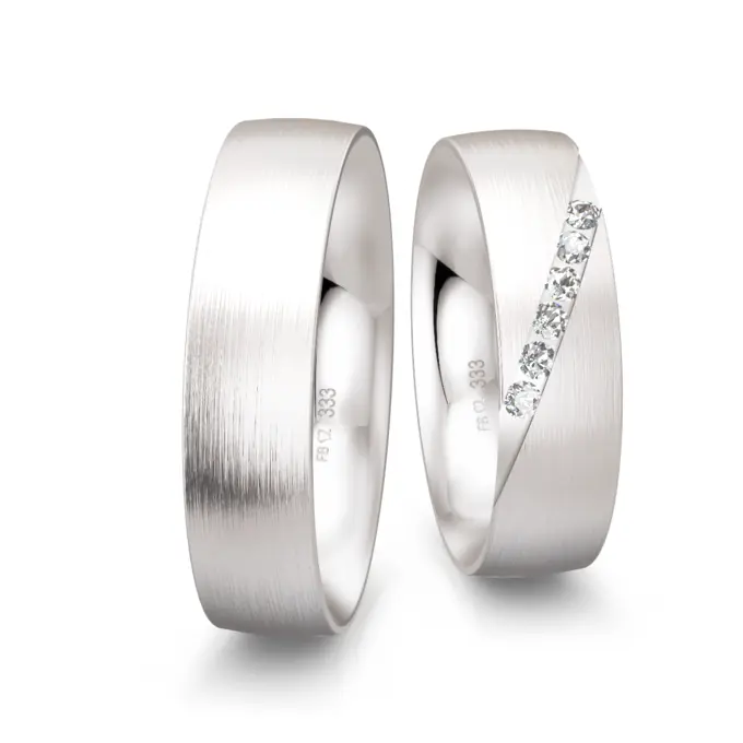 Matte Weißgold Eheringe in 6 mm Breite mit 6 großen Diamanten mit je 0,025 Karat