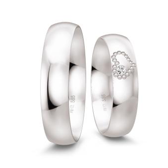 Polierte Eheringe aus Weissgold mit Diamanten und Herzmuster