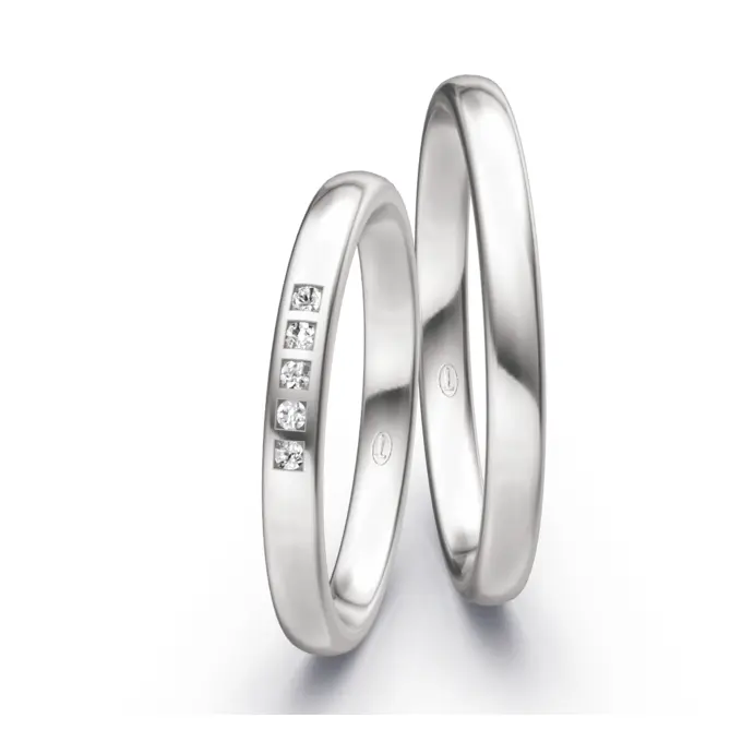 Polierte Weißgold Eheringe mit 5 weißen Diamanten einzeln gefasst