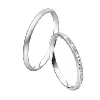 Eheringe aus mattem Weißgold in schmalem Design mit 15 Diamanten