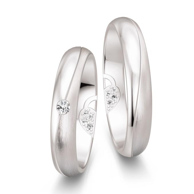 Eheringe aus Weißgold mit Diamanten und verstecktem Herz