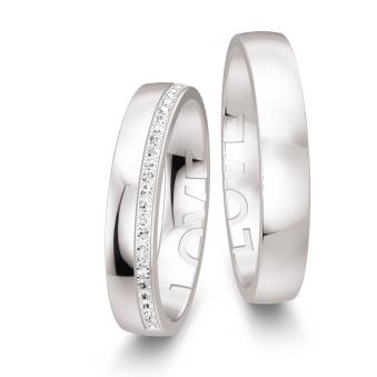 Eheringe aus poliertem Weißgold mit Diamanten und ringübergreifendem LOVE Schriftzug