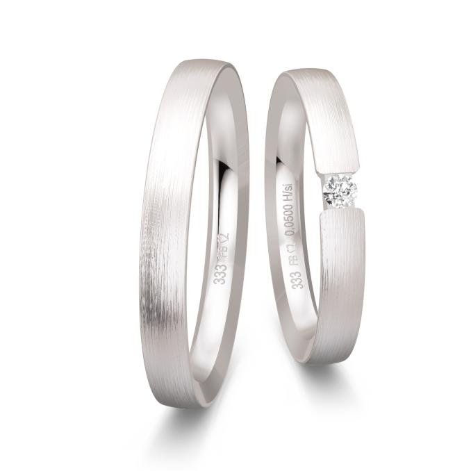 Flache mattierte Eheringe aus Weissgold mit Diamanten