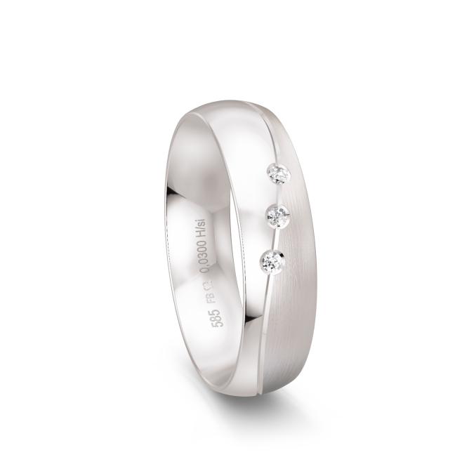 Trauring aus Weissgold mit 3 Diamanten und Polierung und Mattierung und Rille
