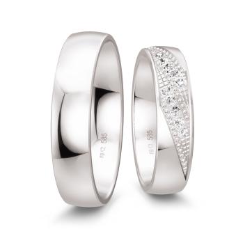 Polierte Eheringe aus Weißgold mit Design aus Millgriff und Diamanten