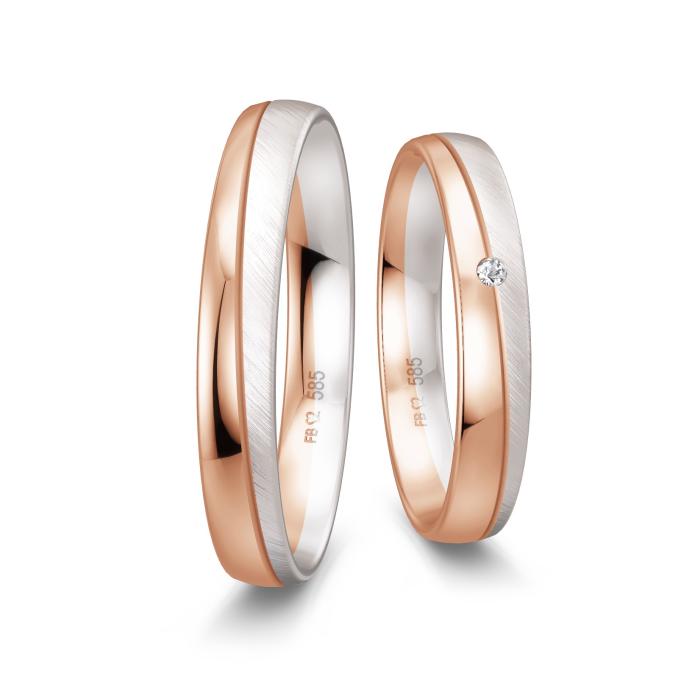 Trauringe aus poliertem Roségold und mattiertem Weißgold mit diagonaler Rille