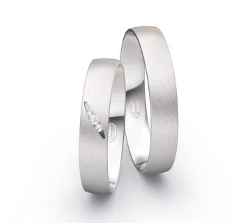 Trauringe aus Weißgold mit 3 Diamanten und sandmatter Oberfläche