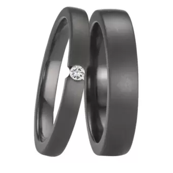 Schwarze Zirkonium Trauringe in zwei Breiten mit 0,05 Karat Diamanten