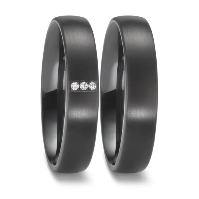 Zirkonium Eheringe mit Mattierung und Bombierung, mit drei Diamanten