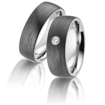 Aufnahme von Titan Eheringen mit schwarzer Carboneinlage und Diamanten