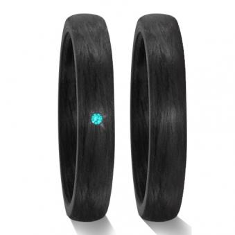 Schmale schwarze Eheringe aus Carbon mit ozeanblauem Diamanten