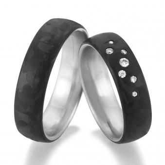 Aufnahme von Eheringen aus Palladium 500 und Carbon mit Diamanten und Sternenhimmel-Look
