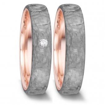 Aufnahme von Eheringen aus gemasertem Carbon&Rotgold mit Diamanten