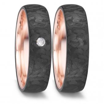 Aufnahme von Eheringen aus Rotgold mit schwarzer Carbonummantelung und Diamanten