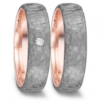 Aufnahme von Eheringen aus grauem Carbon&Rotgold mit Diamanten