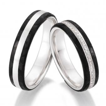 Aufnahme von Eheringen aus Platin mit Carbon und 55 Diamanten entlang der Ringschiene