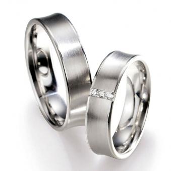 Aufnahme von Palladium 500 Eheringen konkav mit drei senkrecht gesetzten Diamanten