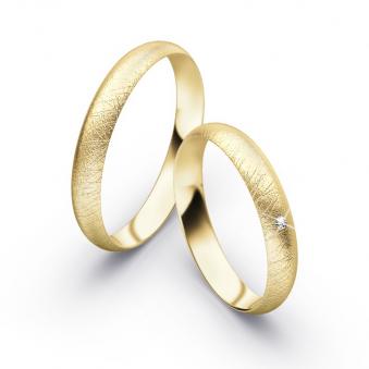 Aufnahme von schlichten eismatten Trauringen aus Gelbgold mit Diamant mit 3,5 mm Breite 