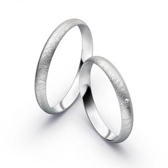 Aufnahme von schlichten eismatten Trauringen aus Palladium mit Diamant mit 3 mm Breite