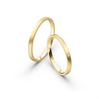 Aufnahme von schmalen Eheringen aus Gelbgold in 2 mm Breite mit Diamant und Mattierung 