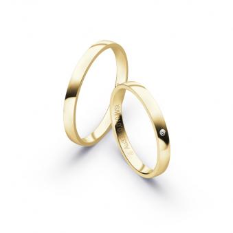Aufnahme von schmalen Eheringen aus Gelbgold in 2,5 mm Breite mit Diamant und Polierung