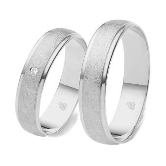 Eheringe aus Palladium 500 in eismattem Design mit Diamanten