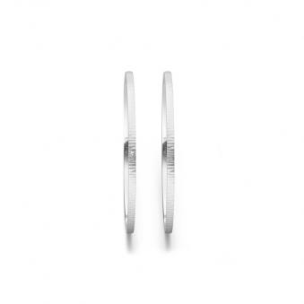 Aufnahme von schmalen Eheringen aus Platin in 1 mm Breite mit Relief und Diamant