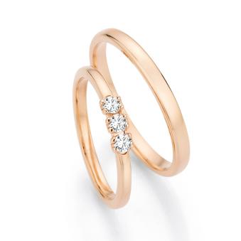 Eheringe aus Roségold mit 3 Diamanten in Krappenfassung