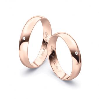 Aufnahme von polierten Eheringen aus Rosegold mit Diamanten 