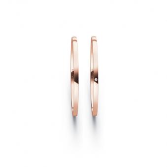 Aufnahme von schmalen Eheringen aus Roségold in 1 mm Breite mit Diamant und Polierung 