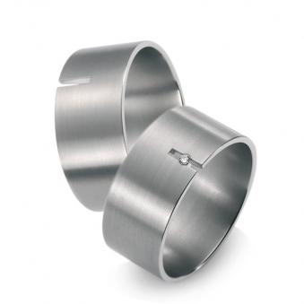 Breite Partnerringe Eheringe aus Titan, mattiert mit Einschnitt & einem Diamanten 51143/001/002/2000