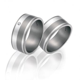 Breite Eheringe Partnerringe aus Titan, mattiert, mit Silberstreifen und Brillant 50933/002/002/9202