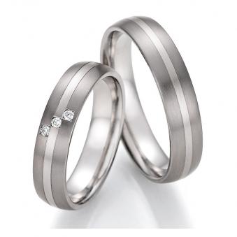 Formschöne Titan & Weißgold Trauringe mit diagonal angeordneten Diamanten 4560112