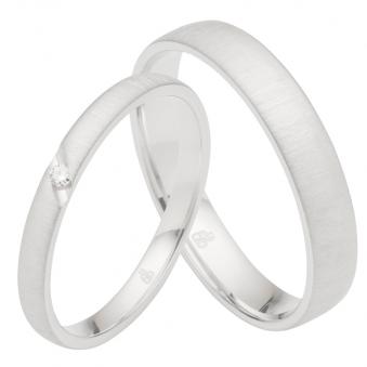 Aufnahme von in Quermattierung gestalteten Weissgold Eheringen mit Diamanten