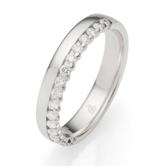 Platin Verlobungsring mit Diamanten am Rand und Polierung