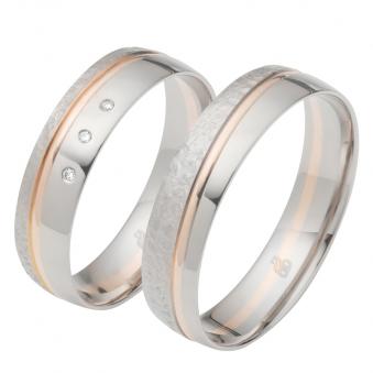 Aufnahme von strukturierten Rosé&Weissgold Eheringe mit poliertem Rillen und Diamanten