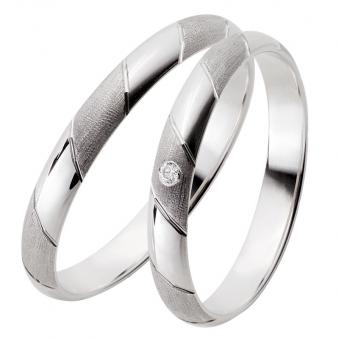 Aufnahme von schmalen Platin Eheringen mit Diamanten und polierter matter Flächen