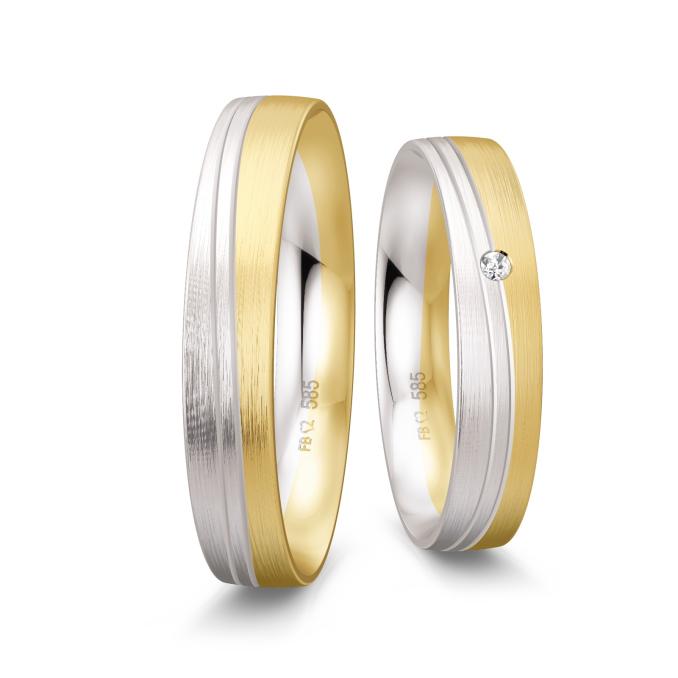 Trauringe aus Gelbgold und Weißgold mit Mattierung und 2 schrägen Rillen