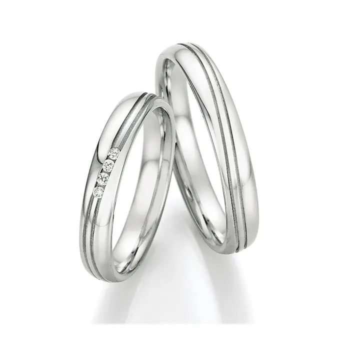 Stahl Eheringe poliert mit geschrägten sandmatten Rillen