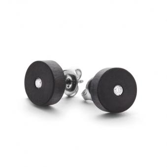 Aufnahme von schwarzen Ohrsteckern aus Carbon mit weißen Diamanten 