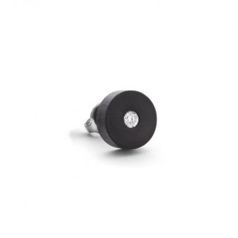 Aufnahme von schwarzem Ohrstecker aus Carbon mit weißen Diamanten 