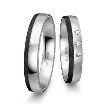 Polierte Eheringe aus Platin und Carbon mit seitlichem Muster und Diamanten