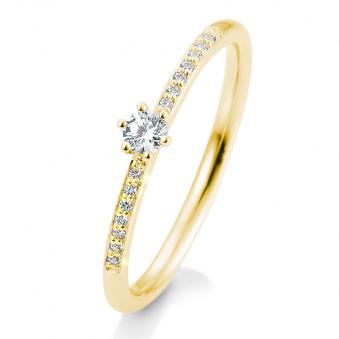 Aufnahme von einem Antragsring aus poliertem Gelbgold mit 15 Diamanten in Krappenfassung