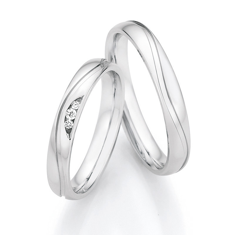 Eheringe aus925er Silber mit drei Diamanten und welliger Rille