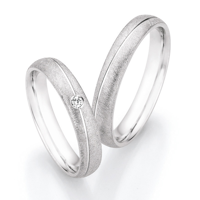 Eheringe aus Silber mit Eismattierung und Diamant
