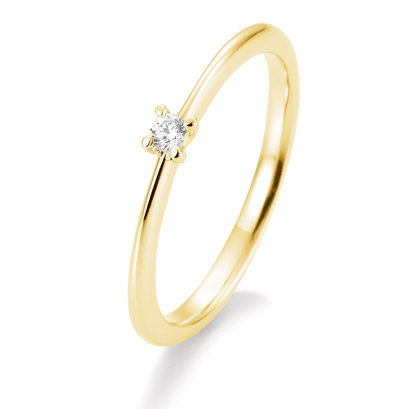 Aufnahme von einem Verlobungsring aus Gelbgold mit Diamant in 4 Krappen