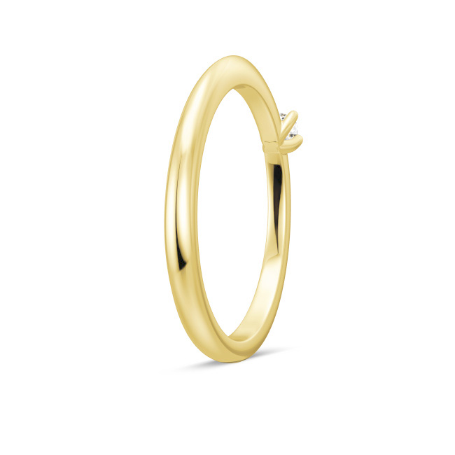 Aufnahme von einem Verlobungsring aus Gelbgold mit Diamant in 4 Krappen 