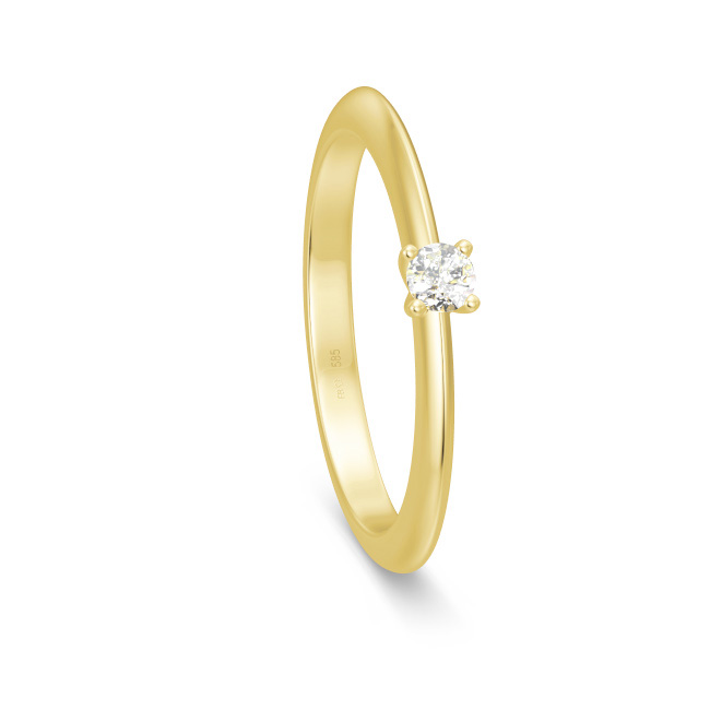 Aufnahme von einem Verlobungsring aus Gelbgold mit Diamanten schmal designt 