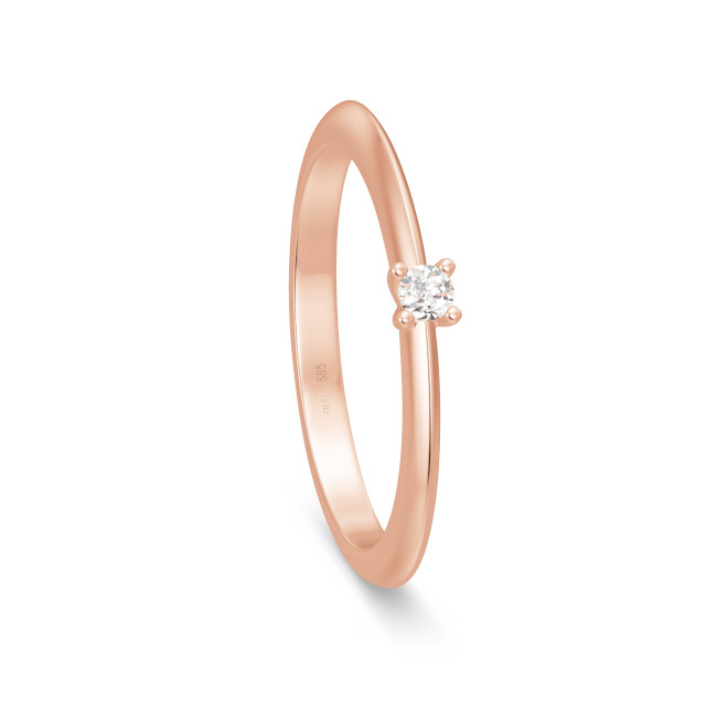 Aufnahme von einem Verlobungsring aus Rotgold mit einem Diamanten in Brilliantschliff 