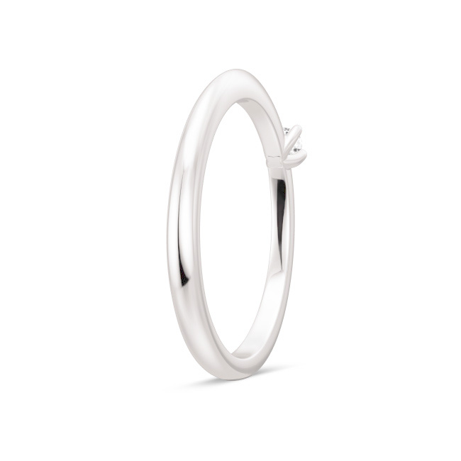 Aufnahme von einem Verlobungsring aus Weissgold mit Diamant in klassischem Design